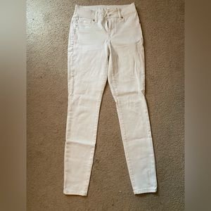 White High waisted skinny jeans. Brand new, never worn!